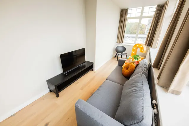 3 bedroom apartment · sleeps 5 (2)