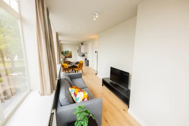 3 bedroom apartment · sleeps 5 (2)