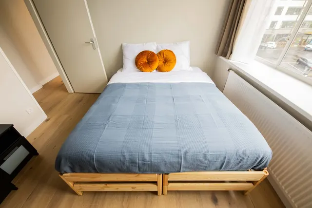 3 bedroom apartment · sleeps 5 (2)