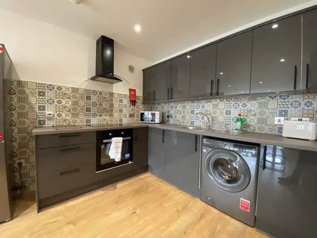 Bell Street Warehouse One Bedroom Apartm