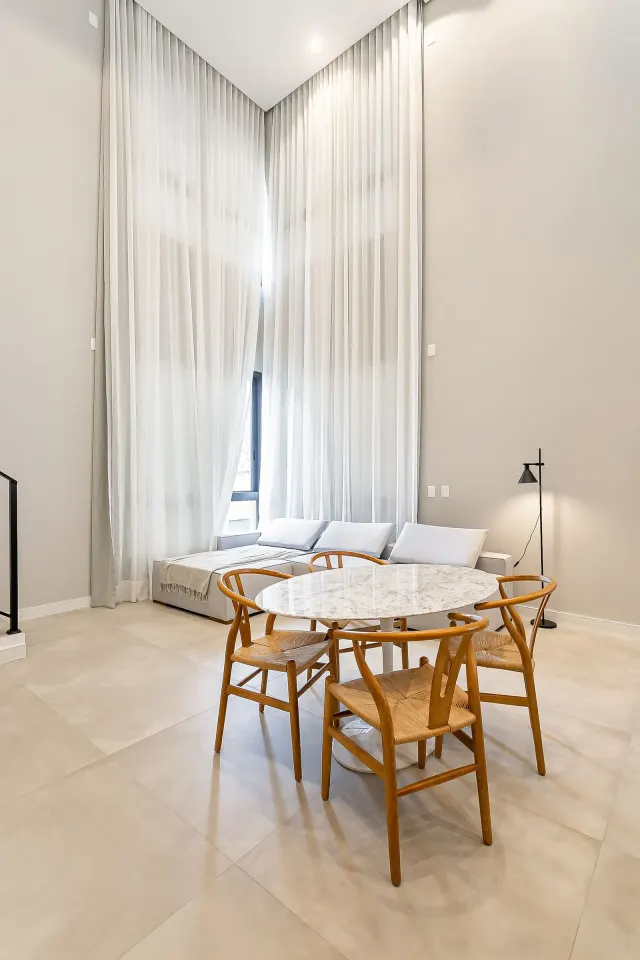 Duplex Amplo com Lavanderia Própria - Apto 107